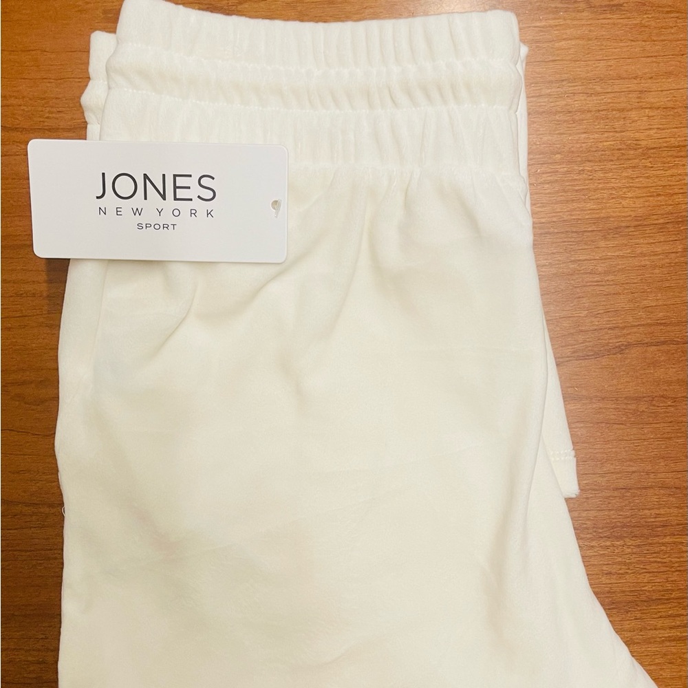 This oh-so-soft Vanilla Cream Jones NY sport bottom is yours to claim!